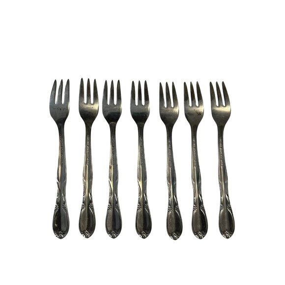 7 International Superior Stainless Chapel Hill Seafood/Cocktail Fork 5 3/8" Long - Picture 2 of 3